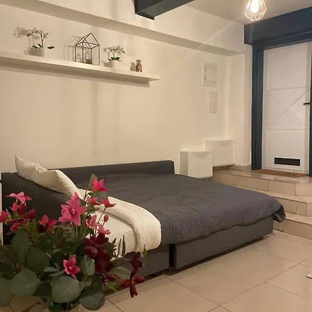 Center Underground Apartment *