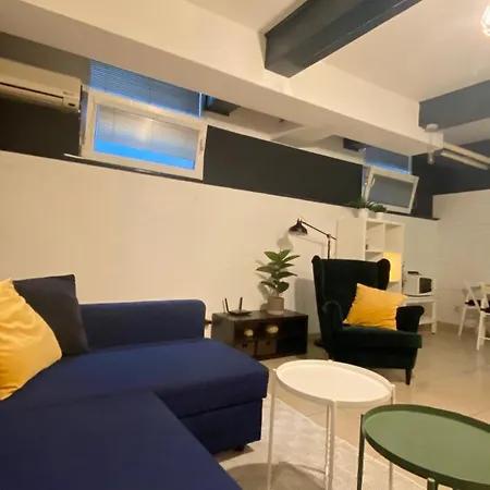 Center Underground Апартаменты Братислава